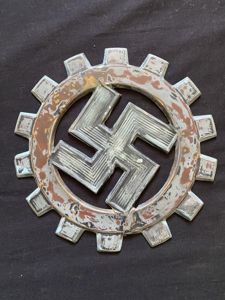 REPRODUCTION WW2 GERMAN DAF COG WHEEL WALL PLAQUE