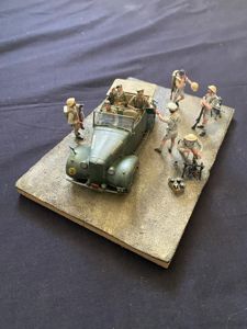 MONTY'S HUMBER WW2 DESERT RATS GENERAL MONTGOMERY CAR AND SOLDIERS