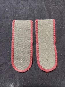 EAST GERMAN SHOULDER BOARDS
