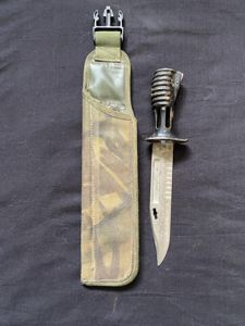 BRITISH SA80 BAYONET AND FROG