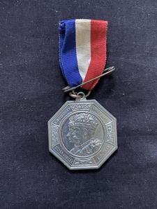 KING GEORGE V & QUEEN MARY JUBILEE MEDAL 1935