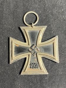 WW2 GERMAN IRON CROSS 2ND CLASS MAKER 11