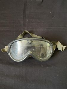 U.S. 1974 DATED WIND, SUN AND DUST GOGGLES