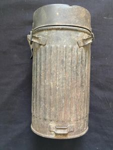 WW2 GERMAN DRAEGER GAS MASK TIN