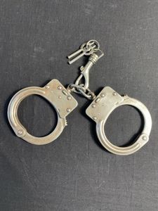 WW2 U.S. GROOKETT & KELLY INC HANDCUFFS