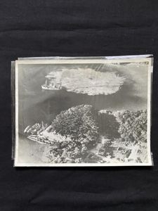 PICTURE OF U.S BOMB EXPLODES NEAR A SHIP AT A …