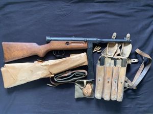 (WAS £495) DEACTIVATED BERETTA MOD 4 SMG WITH ACCESSORIES (NEW …