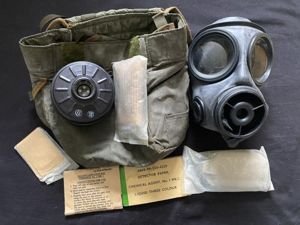 BRITISH ARMY S10 GAS MASK & NBC EQUIPMENT