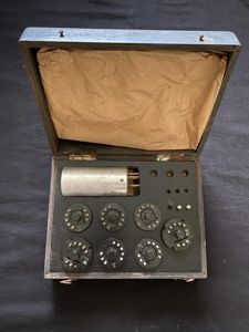 WW2 GERMAN ERSATZTEILE RADIO R3 (SPARE PARTS)