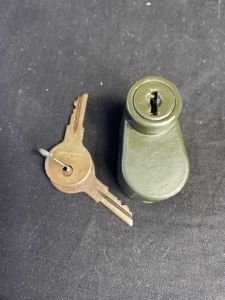 WW2 U.S. JEEP SPARE WHEEL LOCK AND KEYS