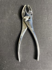 U.S. JANESTOWN CHROME PLIERS