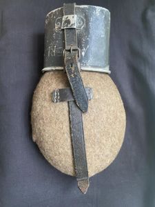 WW2 GERMAN WATER BOTTLE (RED ENAMEL)