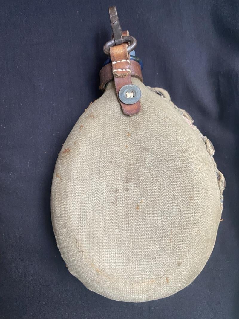 (Was £195) WW1 GERMAN ENAMEL WATER BOTTLE WITH GARBADINE COVER — image 3