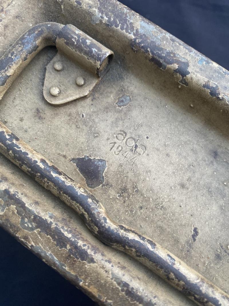 WW2 GERMAN MG34/ MG42 CAMO AMMO TIN — image 4