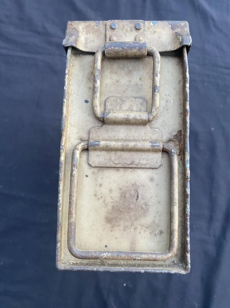 WW2 GERMAN MG34/ MG42 CAMO AMMO TIN — image 5