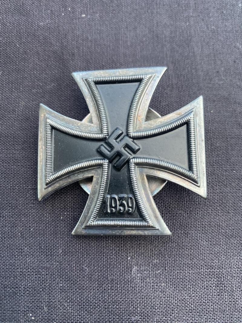 REPRODUCTION WW2 GERMAN IRON CROSS 1ST CLASS SCREW BACK — image 2