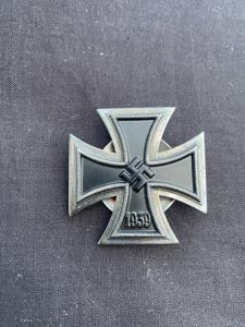 REPRODUCTION WW2 GERMAN IRON CROSS 1ST CLASS SCREW BACK