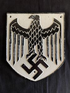 REPRODUCTION WW2 GERMAN EAGLE METAL PLAQUE
