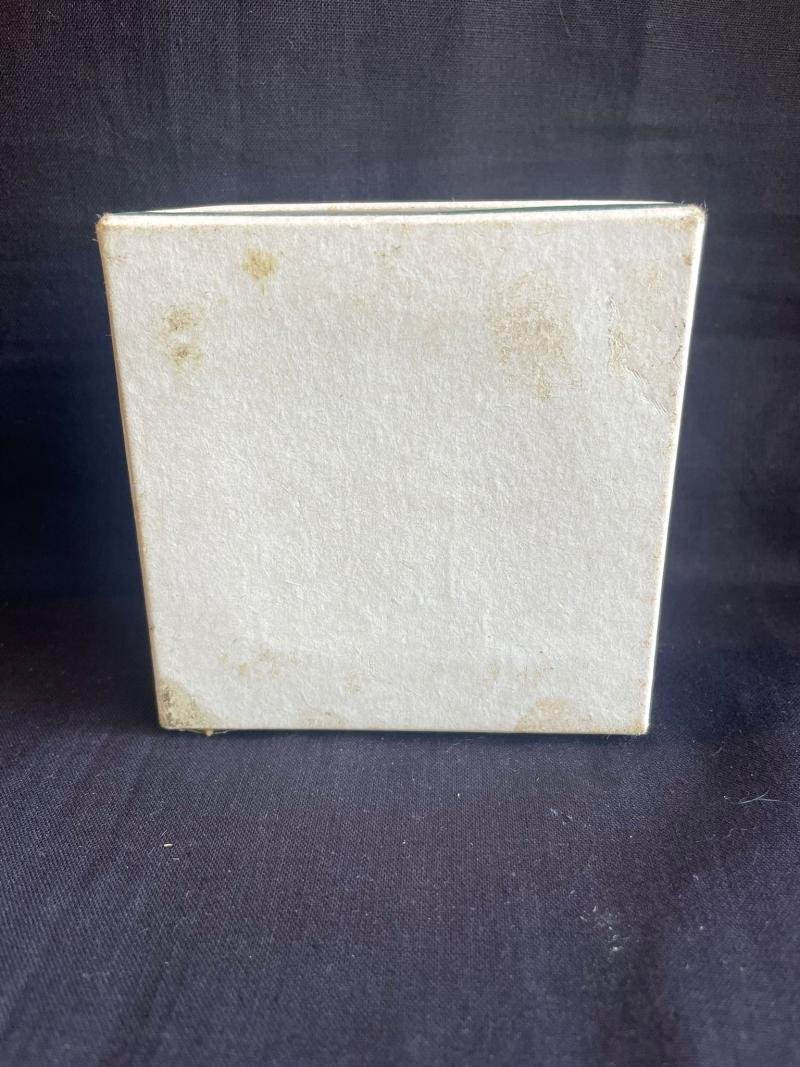 MEISSEN MEDAL COLDITZ DDR PLAQUE IN BOX — image 5