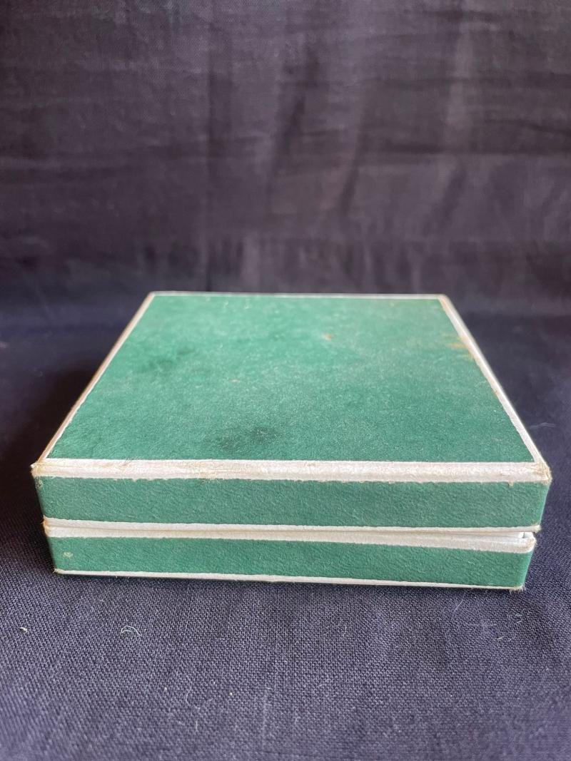 MEISSEN MEDAL COLDITZ DDR PLAQUE IN BOX — image 7