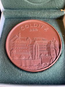 MEISSEN MEDAL COLDITZ DDR PLAQUE IN BOX