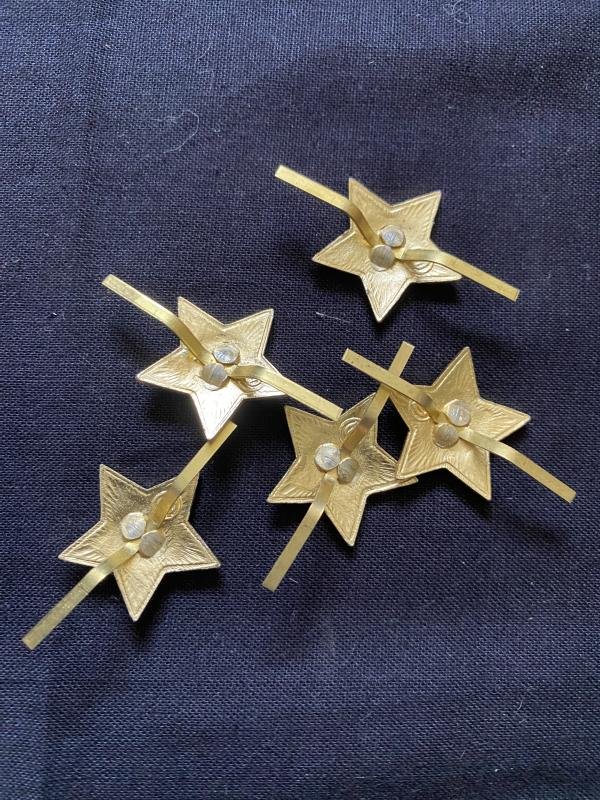 5 X SOVIET HAMMER AND SICKLE CAP BADGES — image 3