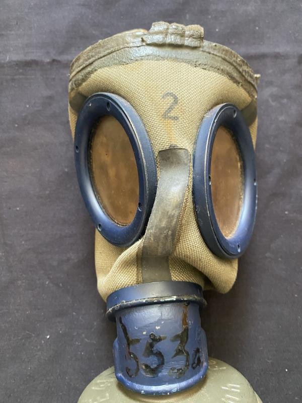 WW2 GERMAN M31 GAS MASK (LIGHT COLOURED) — image 2