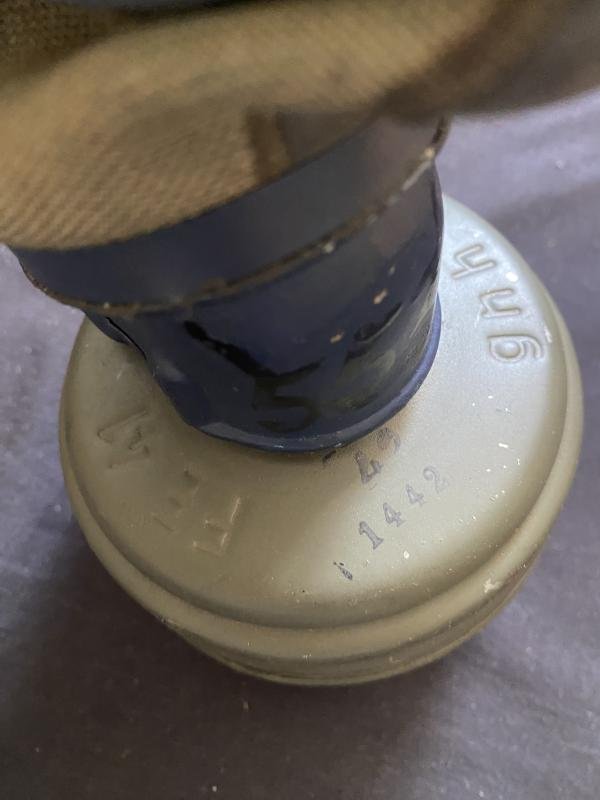 WW2 GERMAN M31 GAS MASK (LIGHT COLOURED) — image 4