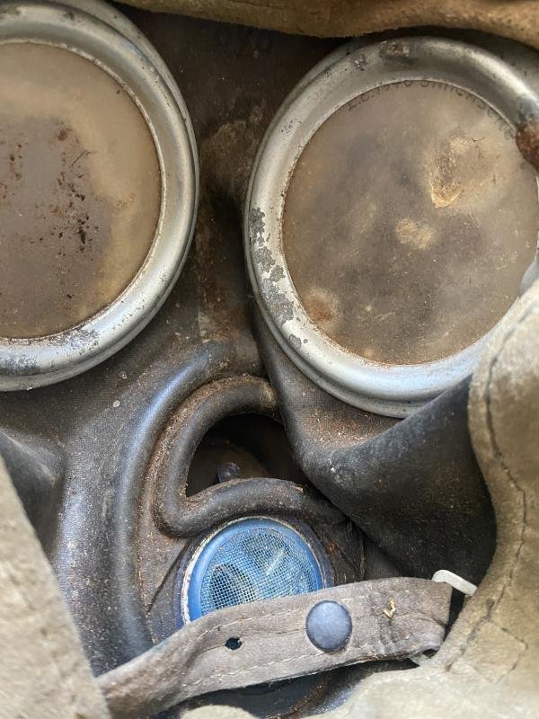 WW2 GERMAN M31 GAS MASK (LIGHT COLOURED) — image 5