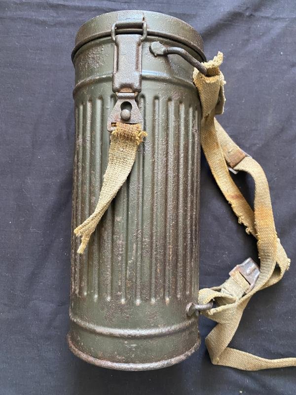 WW2 GERMAN M31 GAS MASK (LIGHT COLOURED) — image 8