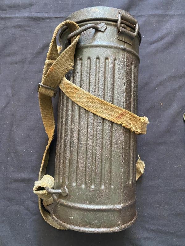 WW2 GERMAN M31 GAS MASK (LIGHT COLOURED) — image 9