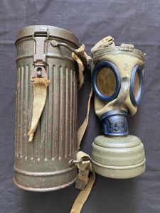 WW2 GERMAN M31 GAS MASK (LIGHT COLOURED)