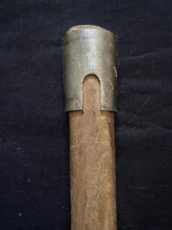 WW2 BRITISH ENTRENCHING TOOL HANDLE — image 2