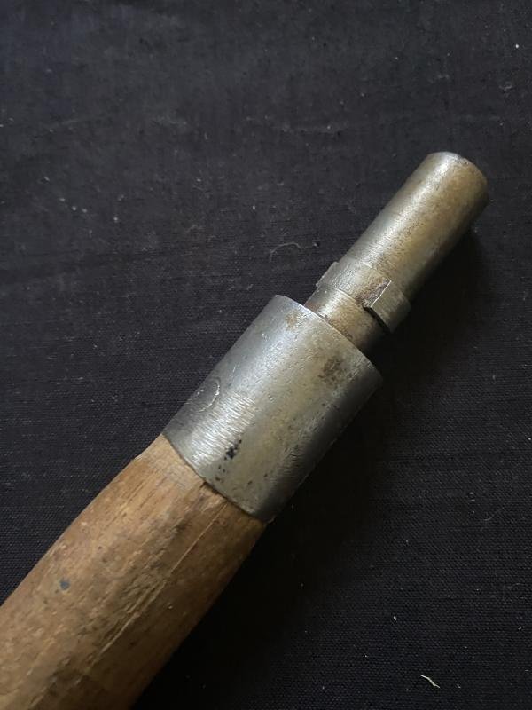 WW2 BRITISH ENTRENCHING TOOL HANDLE — image 4
