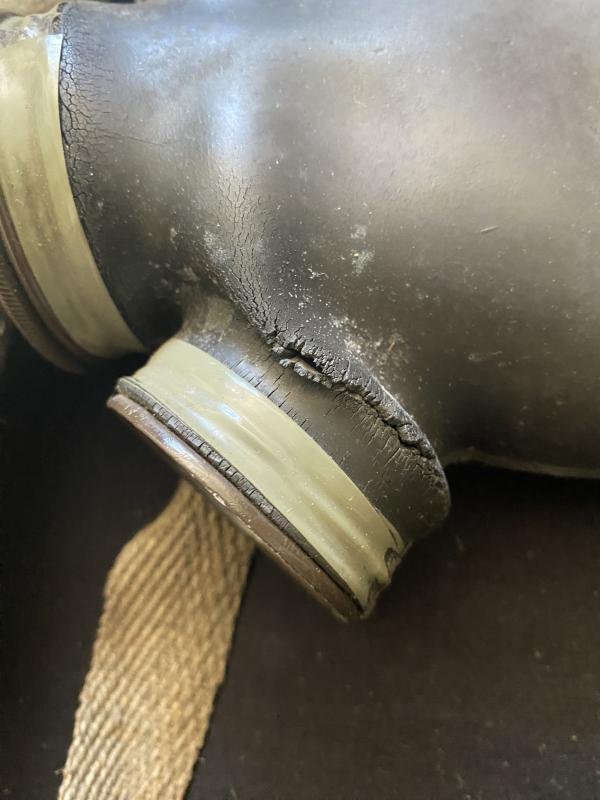 WW2 ITALIAN T.35 GAS MASK — image 4