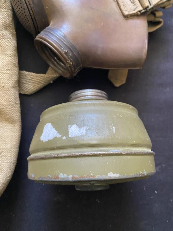 WW2 ITALIAN PC.35 GAS MASK — image 4