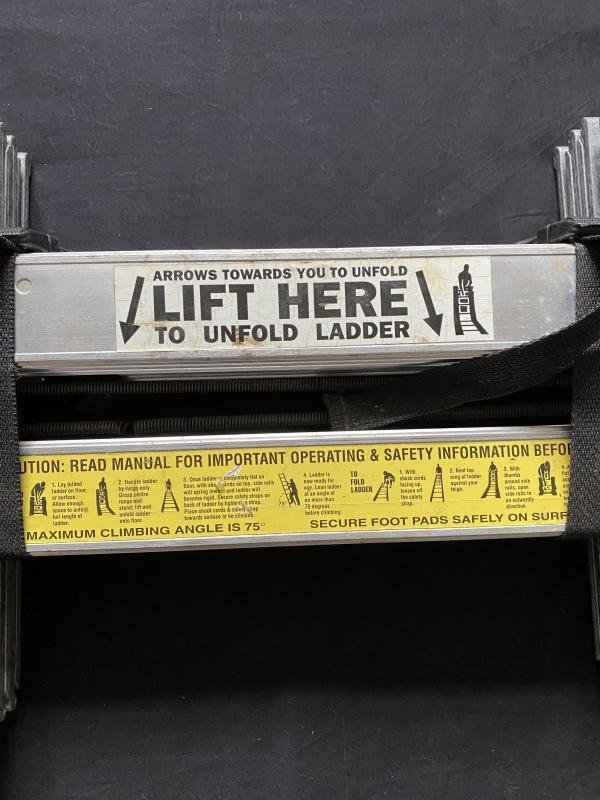 TACTICAL FOLDING LADDER — image 2