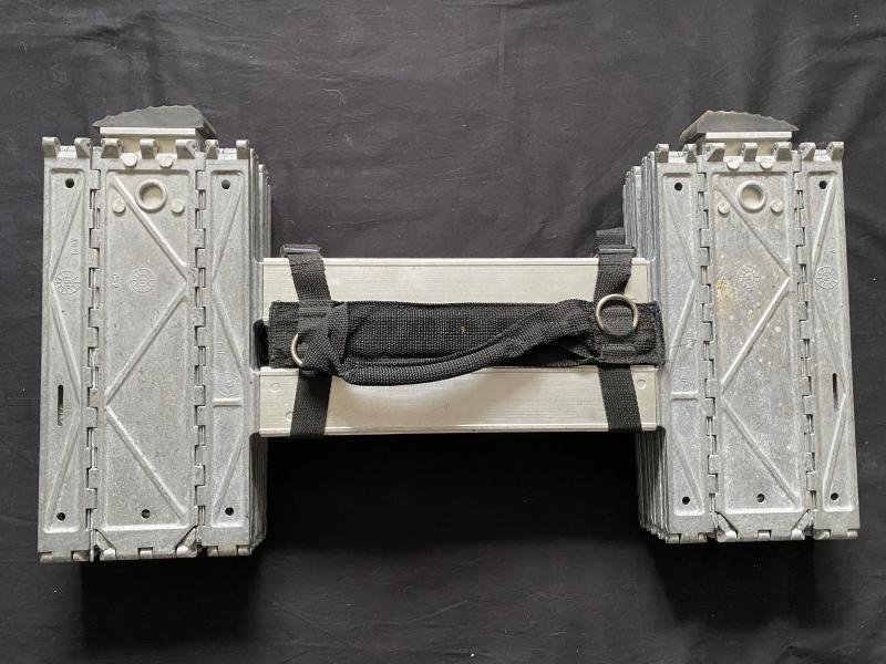 TACTICAL FOLDING LADDER — image 4