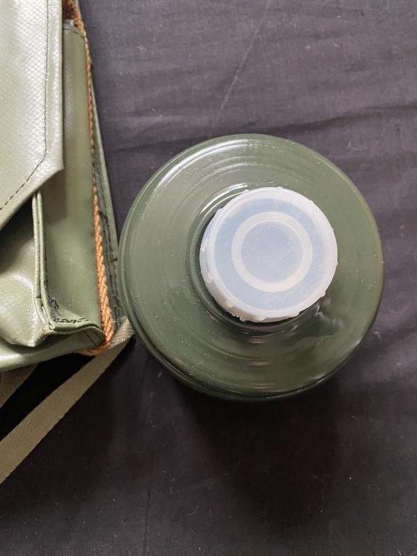 HUNGARIAN M75 GAS MASK WITH FILTER AND POUCH — image 4