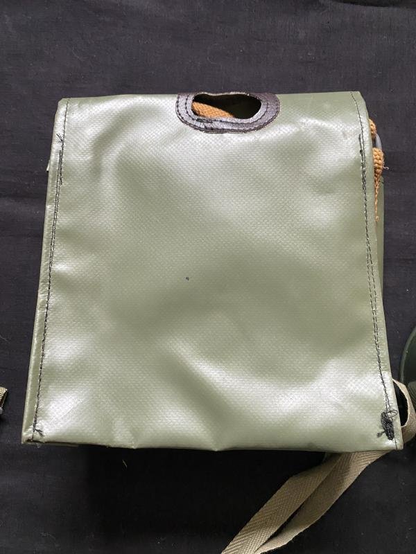 HUNGARIAN M75 GAS MASK WITH FILTER AND POUCH — image 5