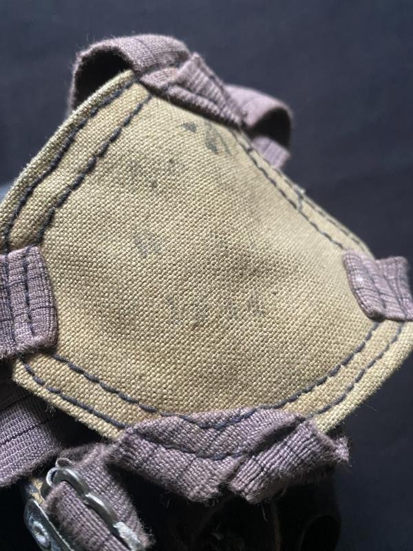 WW2 BRITISH LIGHTWEIGHT GAS MASK — image 4