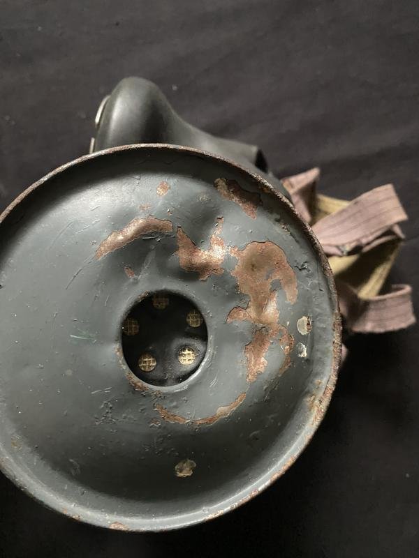 WW2 BRITISH LIGHTWEIGHT GAS MASK — image 5