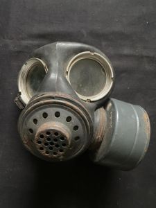 WW2 BRITISH LIGHTWEIGHT GAS MASK