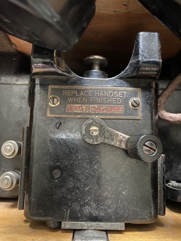 WW2 BRITISH FIELD TELEPHONE SET 'F' — image 2