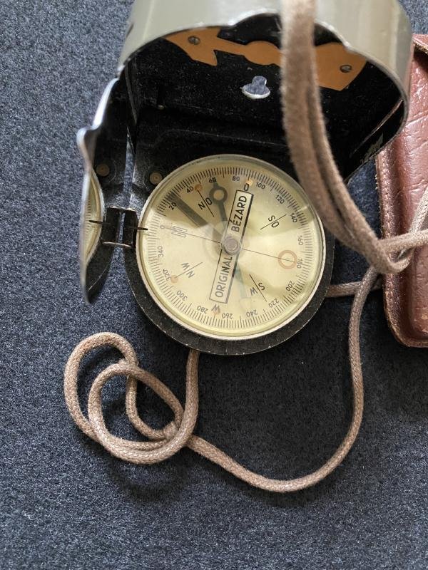 WW2 GERMAN WEHRMACHT ORIGINAL BEZARD COMPASS IN POUCH — image 2