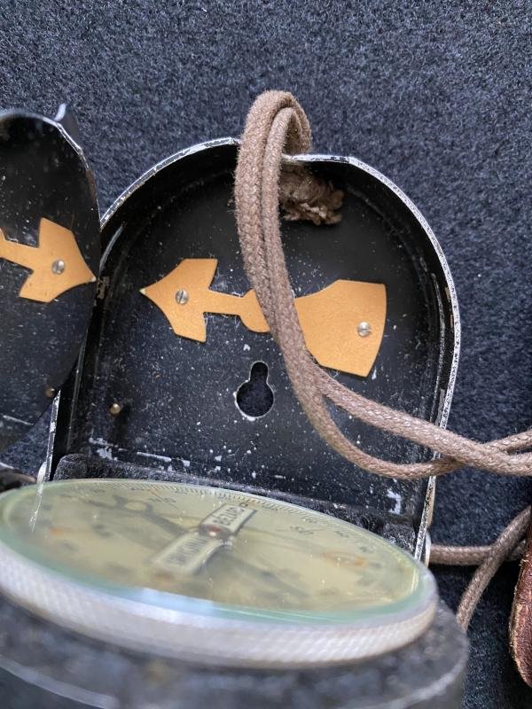 WW2 GERMAN WEHRMACHT ORIGINAL BEZARD COMPASS IN POUCH — image 3