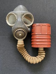WW2 BRITISH GENERAL SERVICE AVON GAS MASK