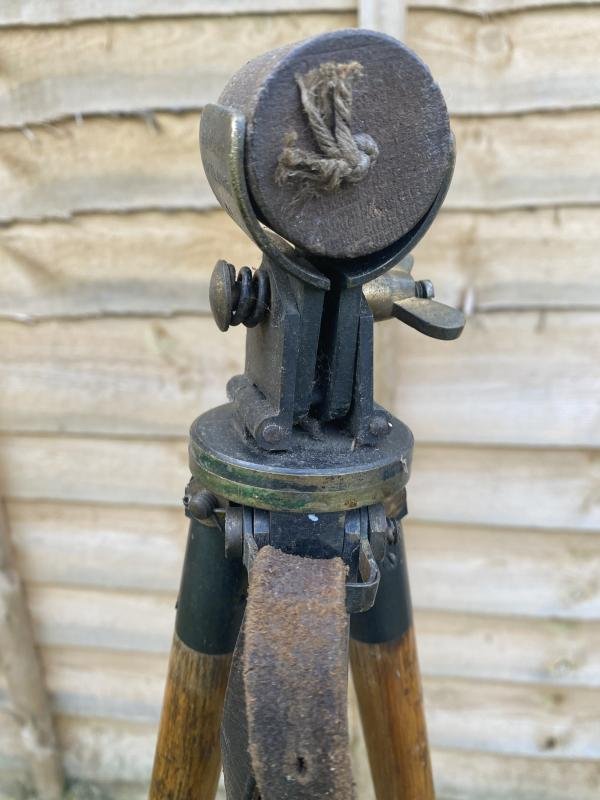 WW2 CANADIAN MADE STAND INSTRUMENTS NO.21 MK.V TRIPOD — image 4