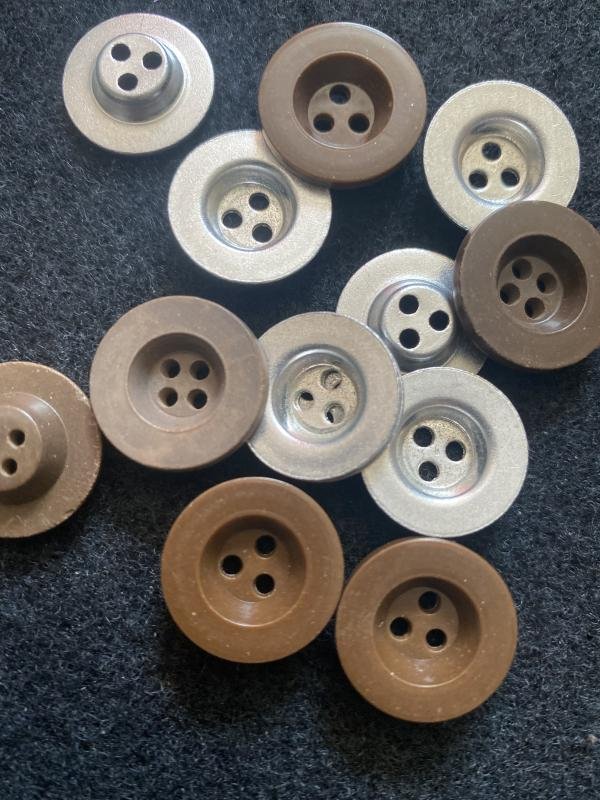 13 X REPRODUCTION WW2 GERMAN BUTTONS — image 2