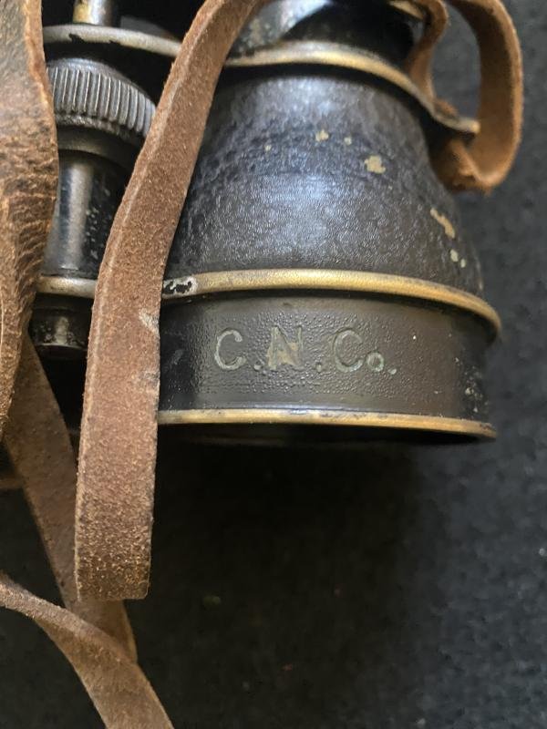 WW2 BRITISH COMMANDO/AIRBORNE BINOCULARS IN CASE — image 5